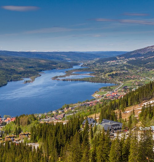 Bygg ditt drömhem! Se Peak Fastighetsförmedlings attraktiva tomter i olika delar av Sverige